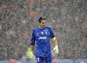 开云体育APP下载-当东方篮球哲学遇上NBA巨兽，广东队战术完胜尼克斯，浓眉哥如何统治全场？