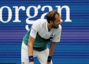 开云体育直播-美国网球队轻取意大利网球队，梅德韦杰夫打破历史纪录的简单介绍