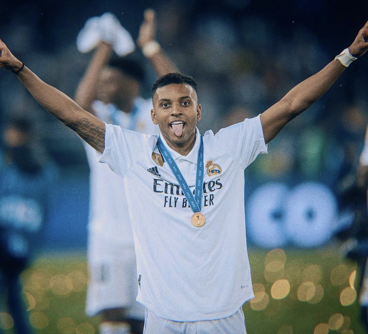 意大利男篮力克法国男篮，戈贝尔三分雨点燃全场