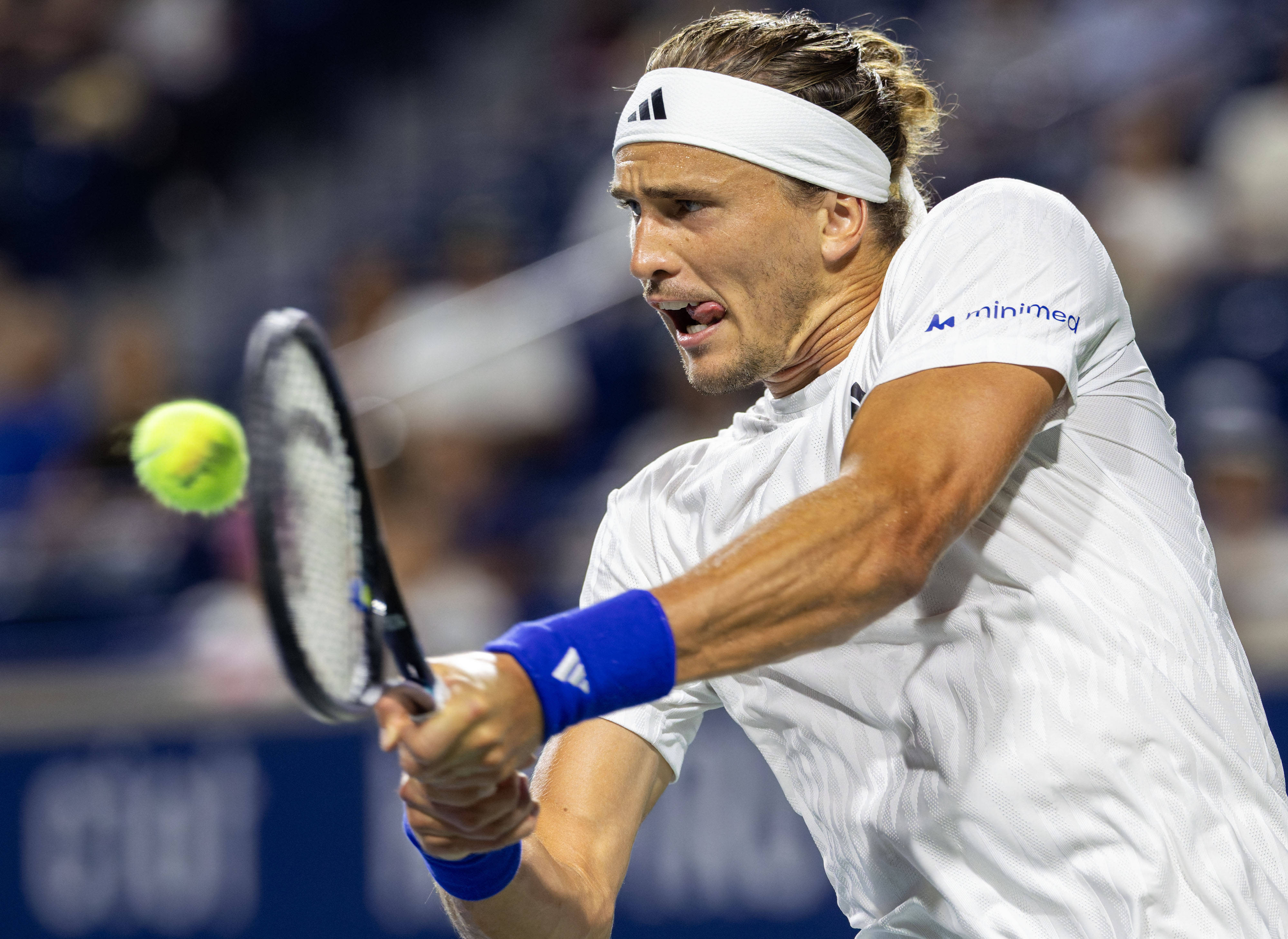 关于美国网球队横扫日本网球队，兹维列夫送出助攻的信息