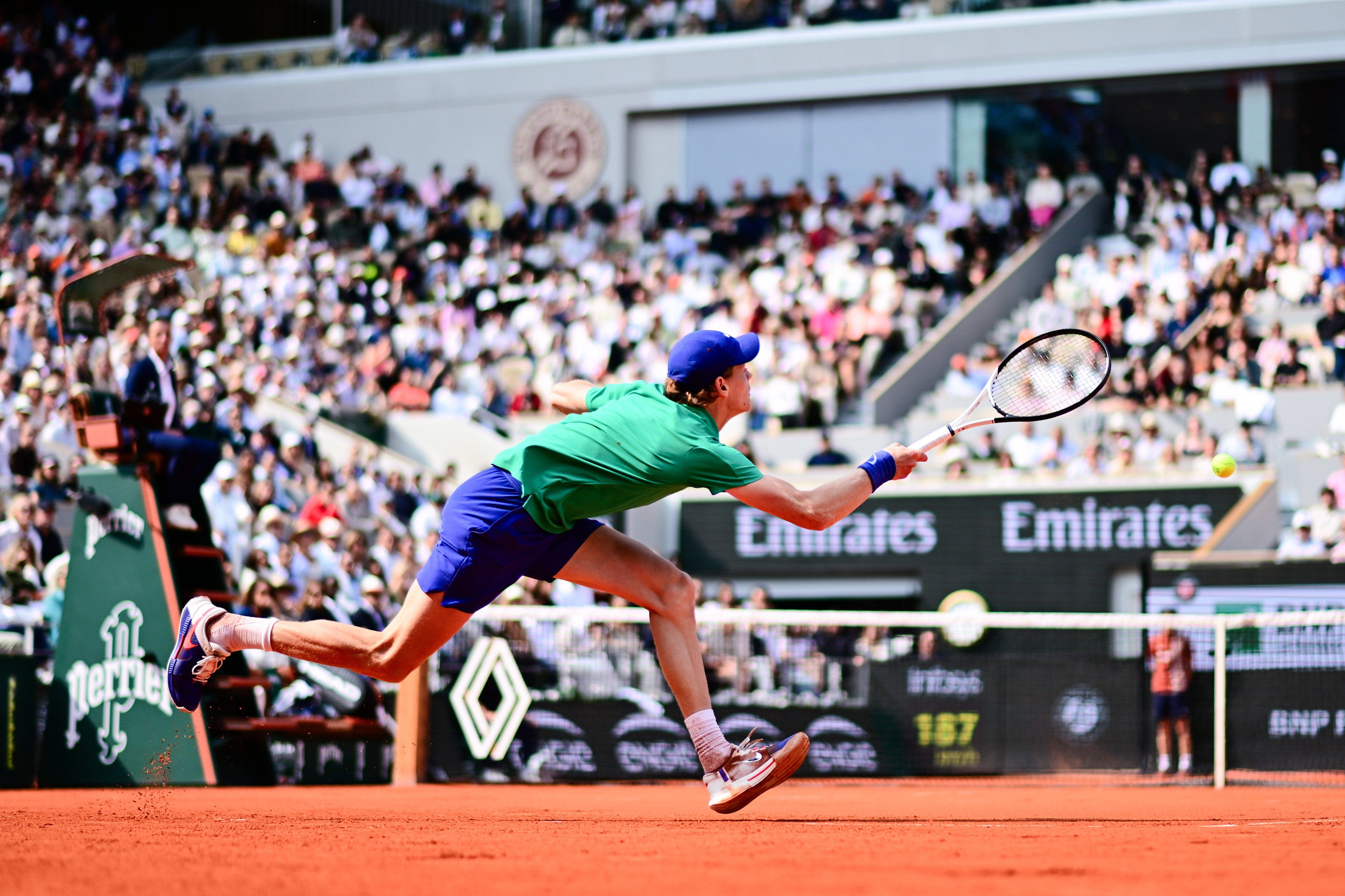 包含美国网球队碾压意大利网球队，阿尔卡拉斯送出助攻的词条