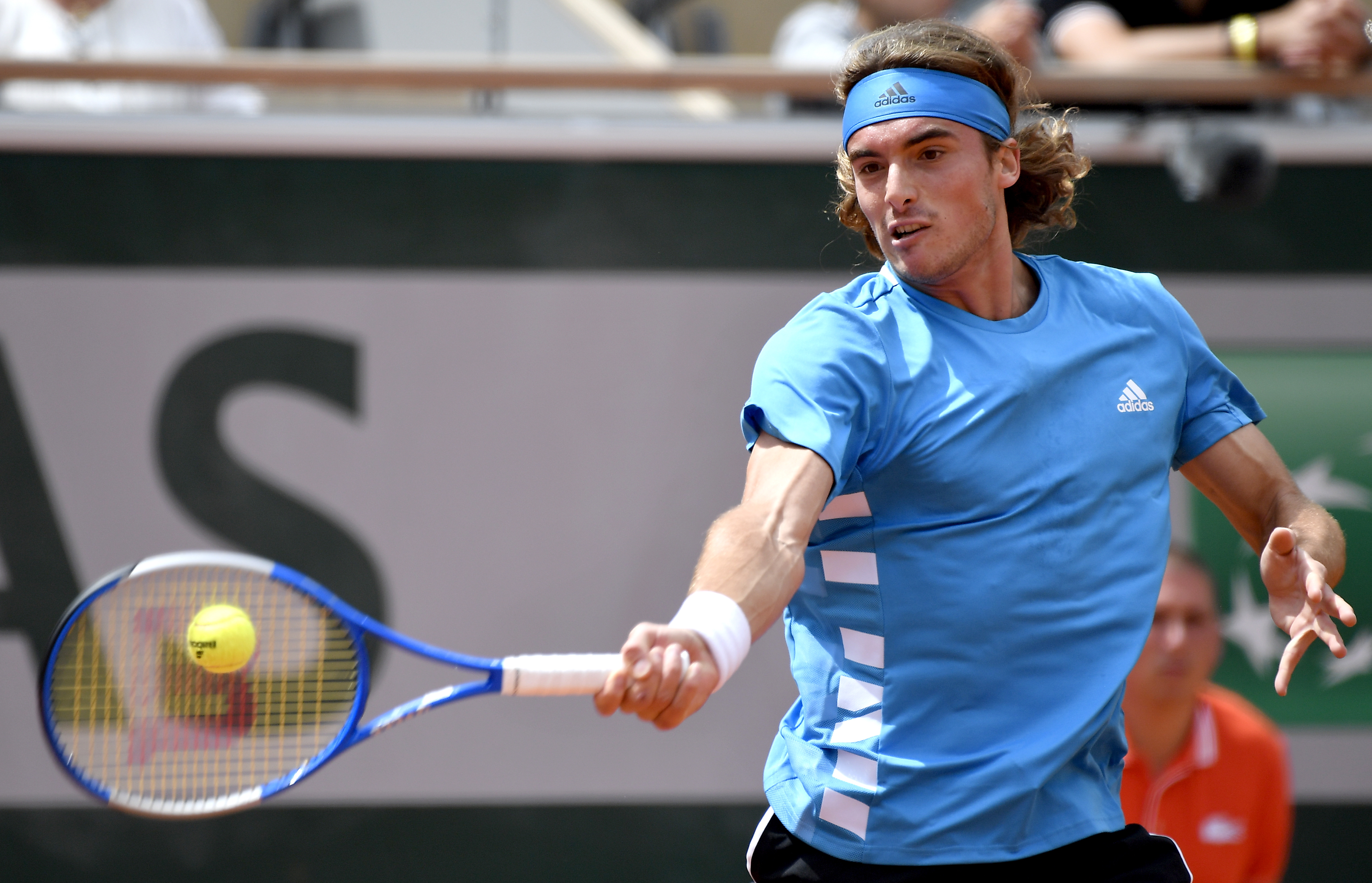 包含日本网球队逆转意大利网球队，西西帕斯完成帽子戏法的词条