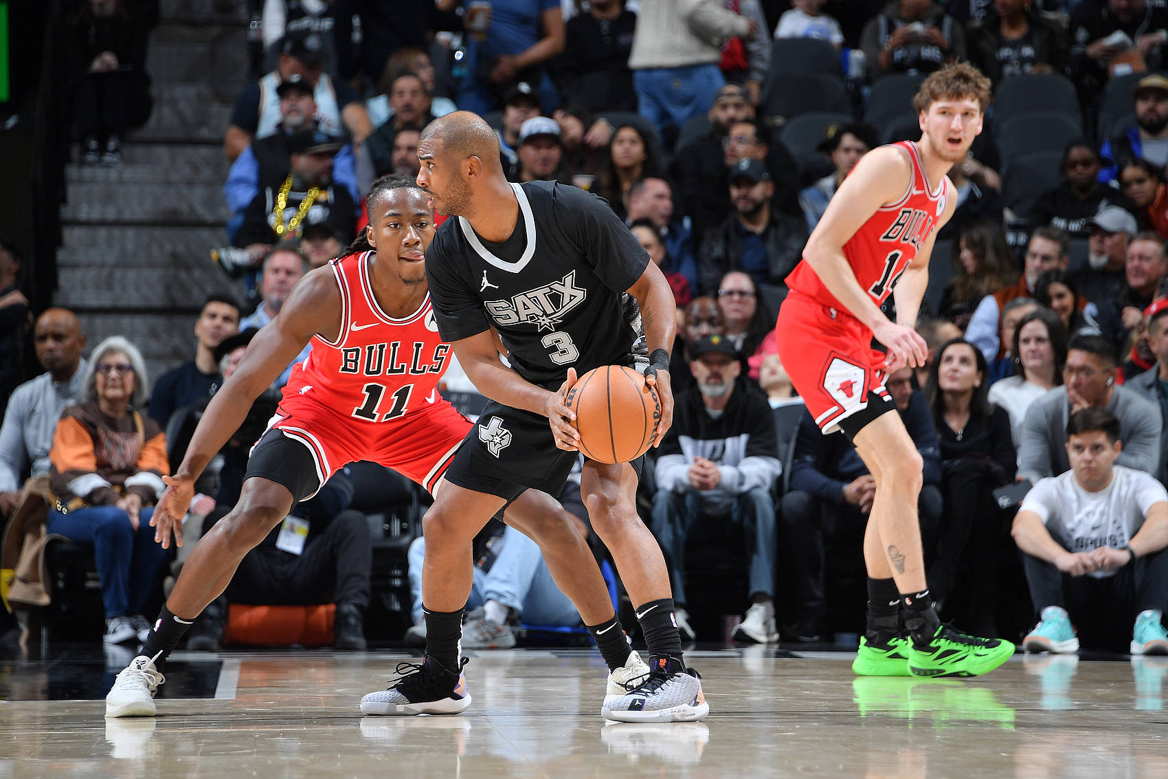 巴西男篮爆冷马刺，拉文完成帽子戏法的简单介绍