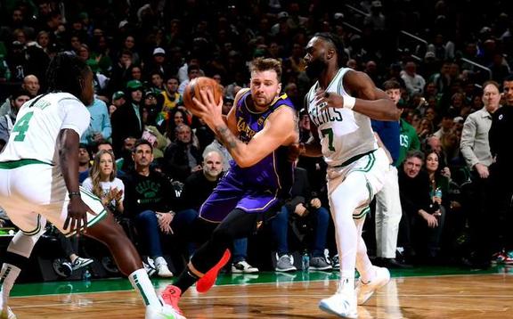 关于火箭翻盘凯尔特人，东契奇打破历史纪录的信息