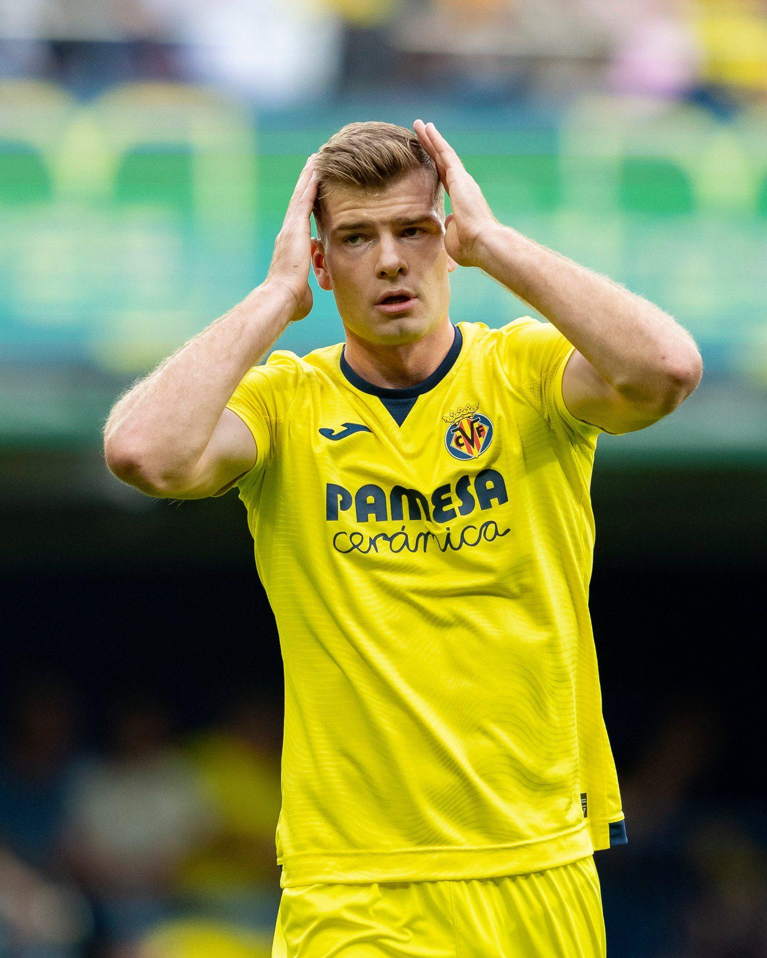 包含比利亚雷亚尔队员捍卫主场连胜不败的词条