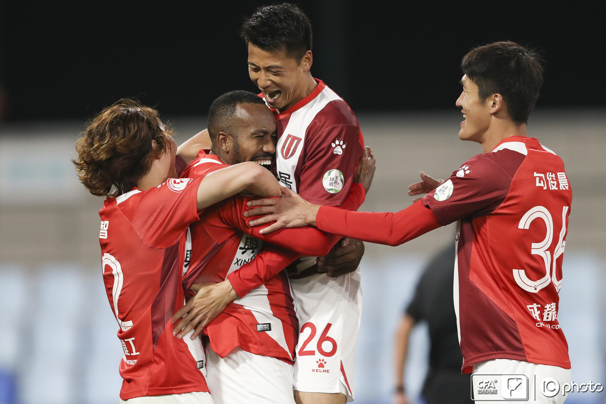 双方严阵以待，争夺胜利呈胶着状态的简单介绍