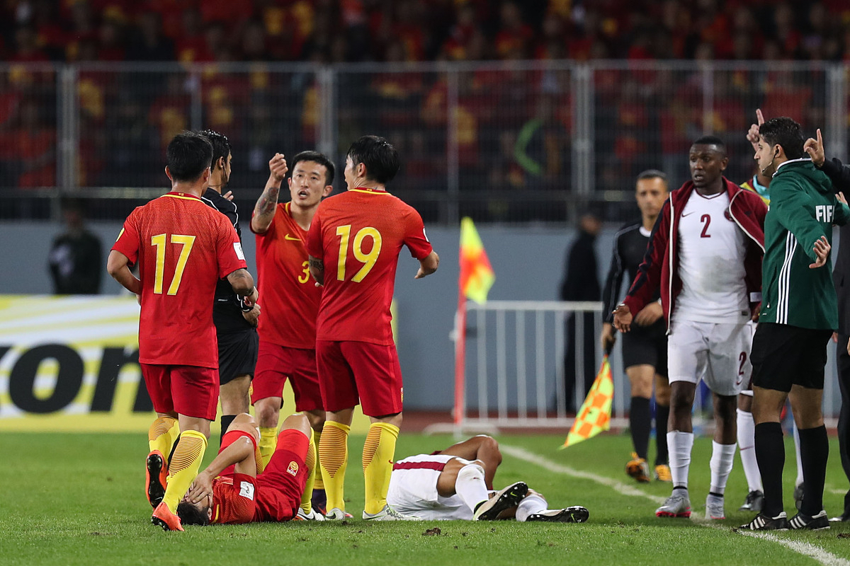 国际足坛巨星强强碰撞，场外呼声高涨