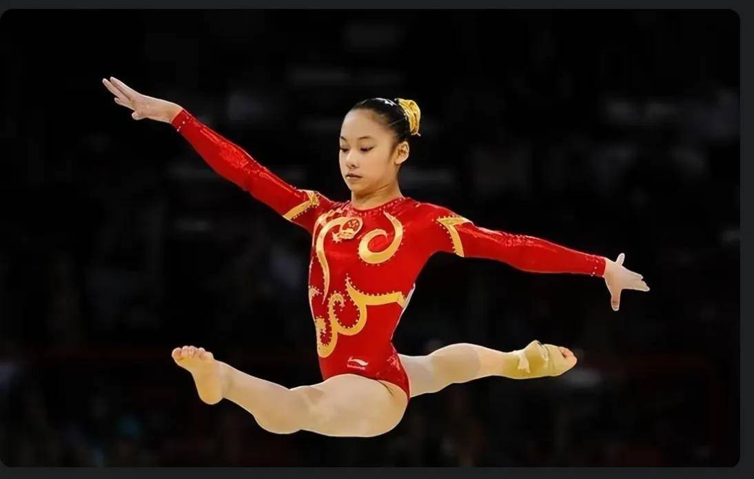 体操冠军再夺金，完美动作璀璨绽放