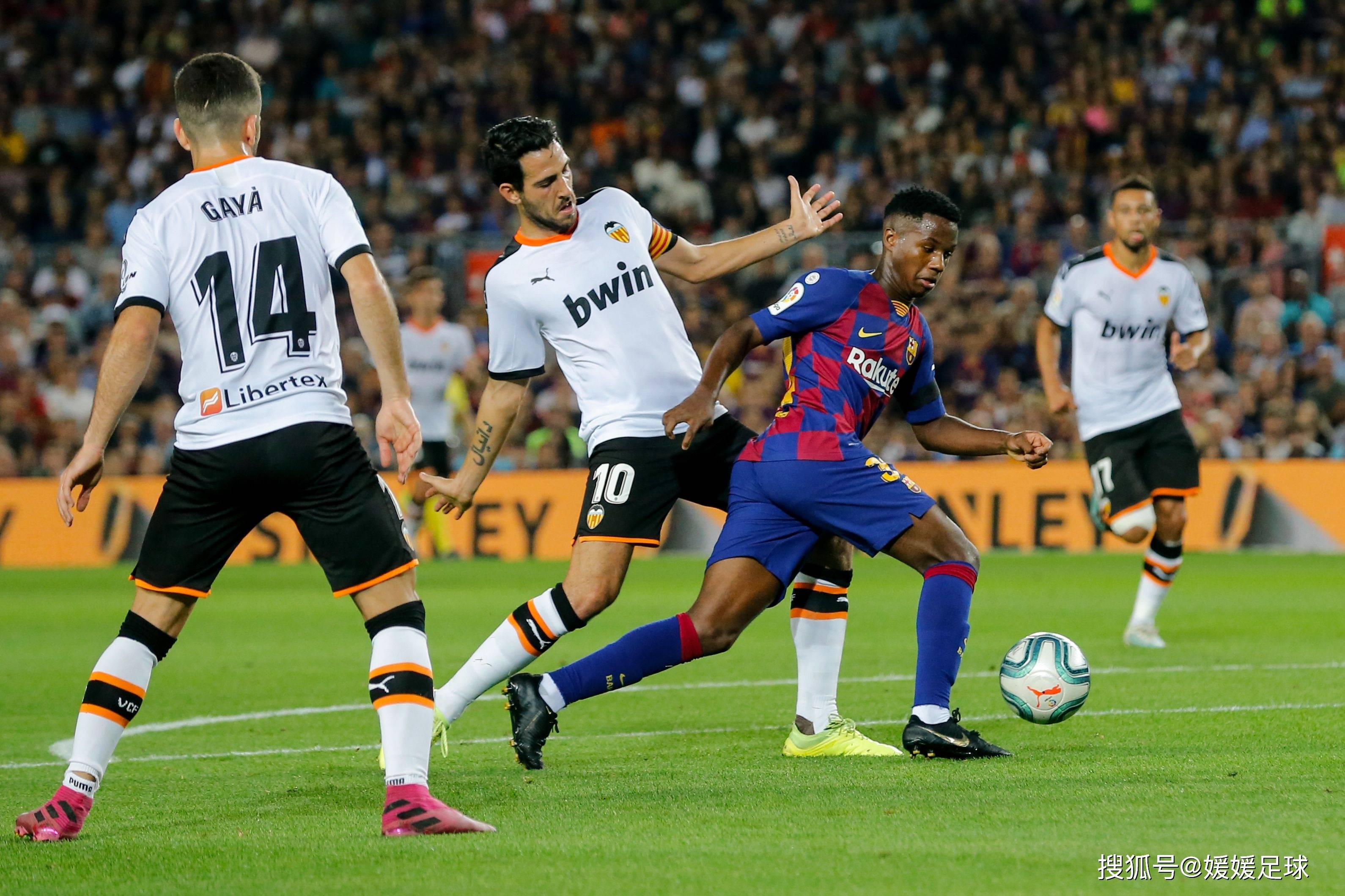 包含足球比赛球队实力对决，一触即发的词条