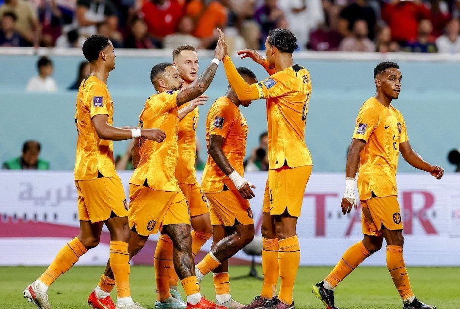 关于日本险胜克罗地亚，范戴克扛起全队的信息