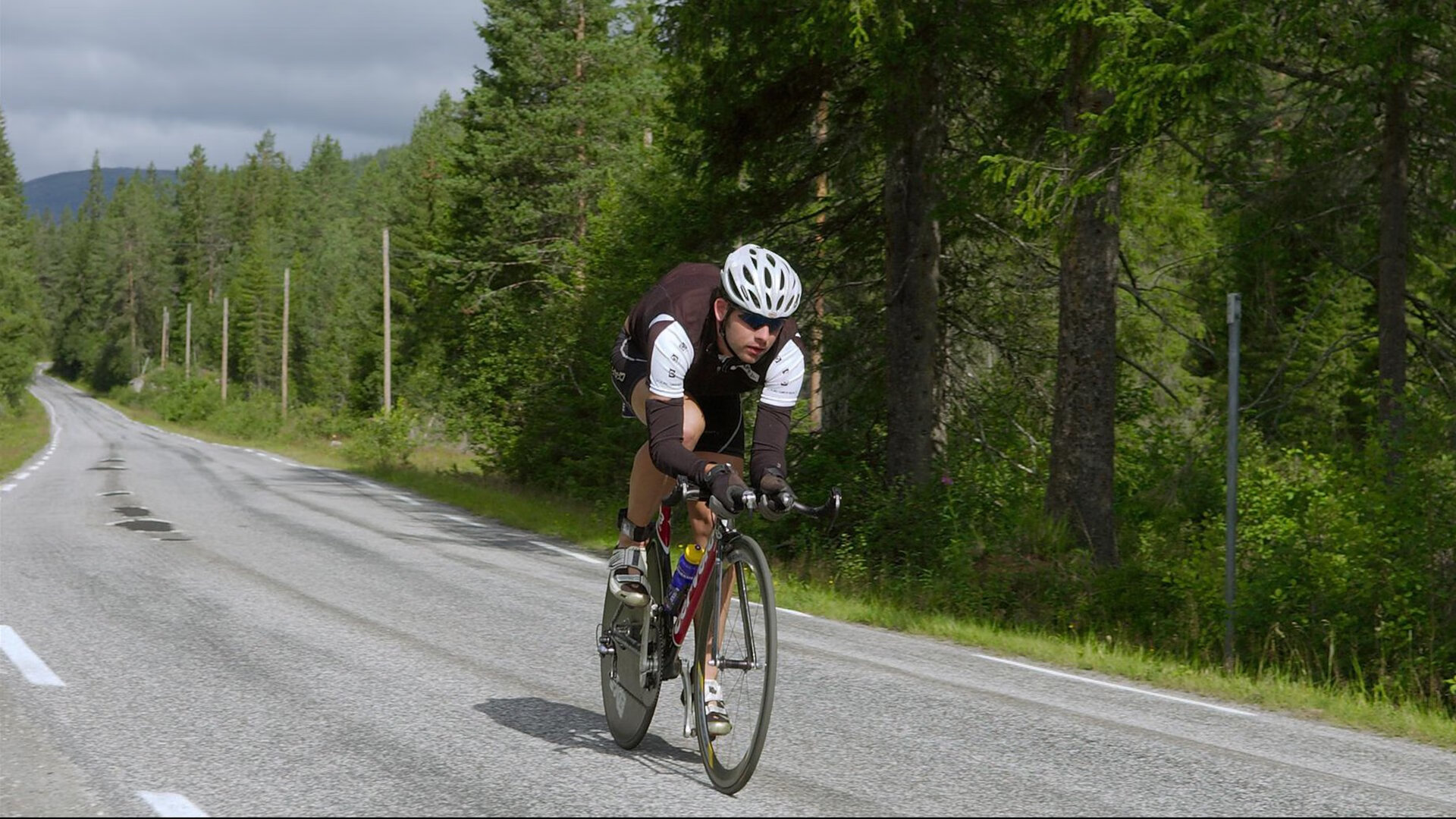莱比锡红牛掀翻秘鲁，布鲁诺攻防转换核心，现代足球战术的胜利