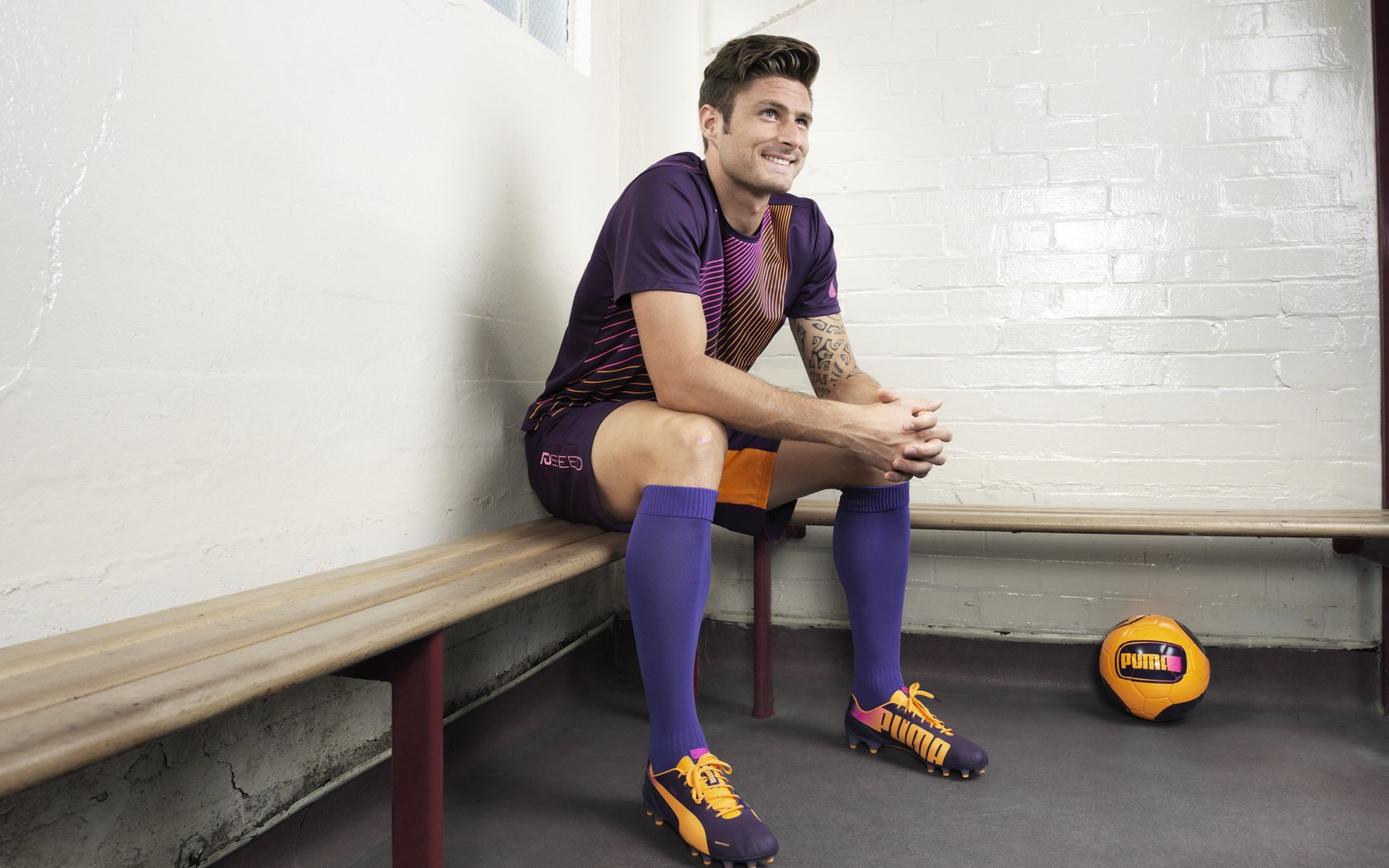 当波兰铁骑碾过北欧海盗，法比尼奥如何用一场比赛定义中场统治力